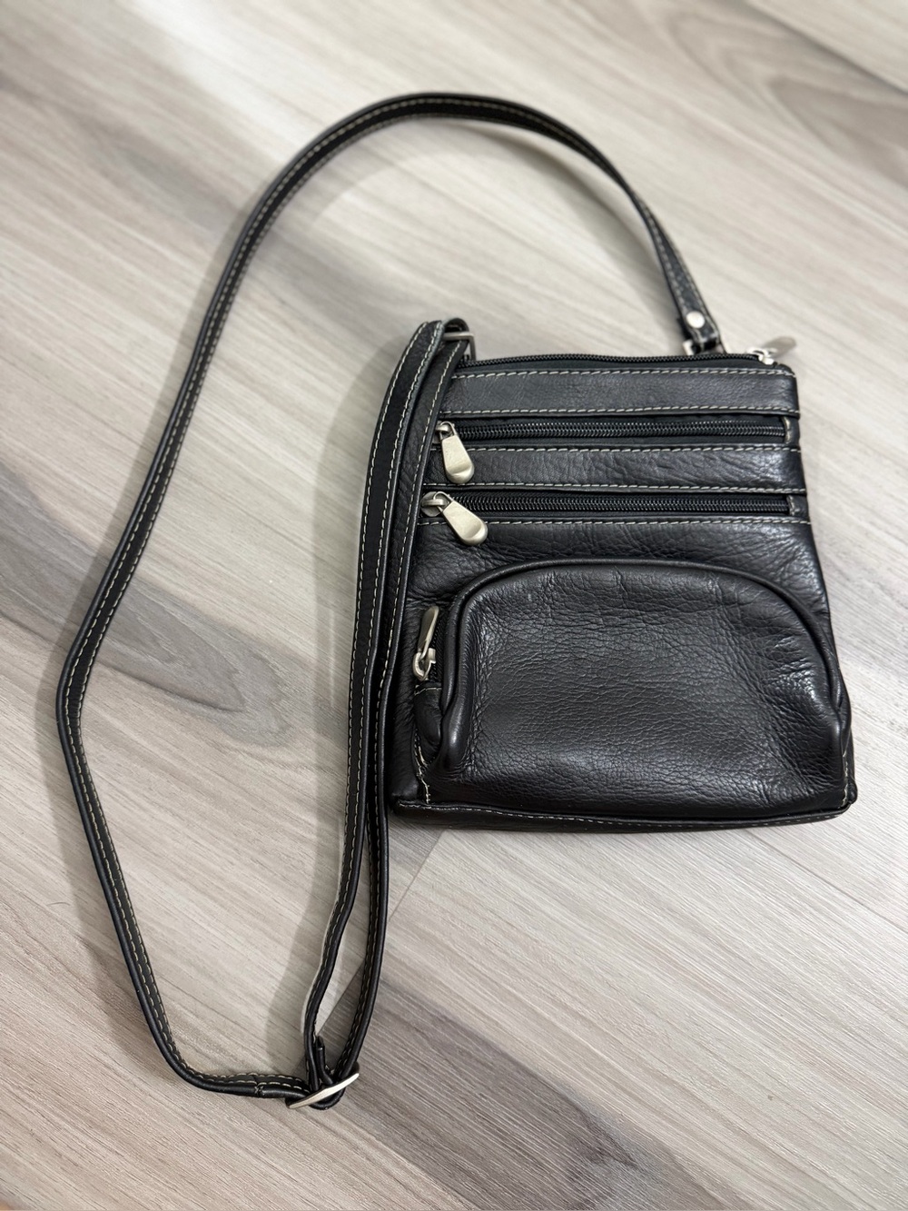 Le Donne Black Genuine Leather Multi Pocket Crossbody Bag